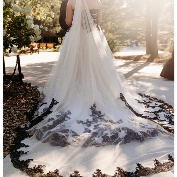 Maggie Sottero Tristyn Wedding Gown - Picture 2 of 3